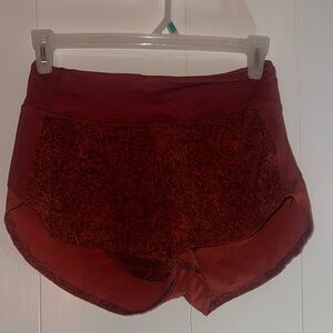 Women's athletic shorts Outdoor Voices Hudson print running shorts red/orange. M